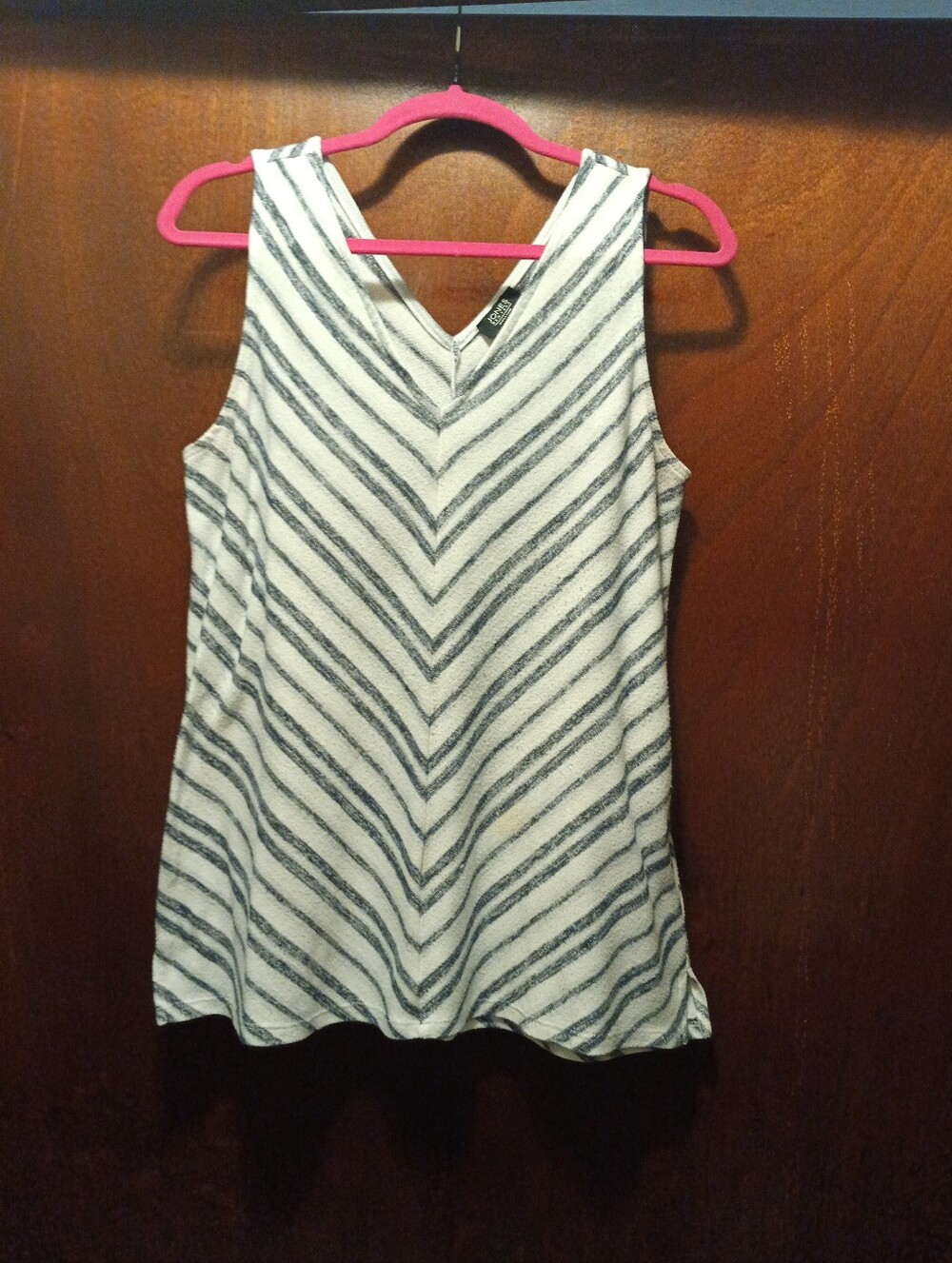Jones NY Signature Size Medium Knit V Stripe Top Blue And White